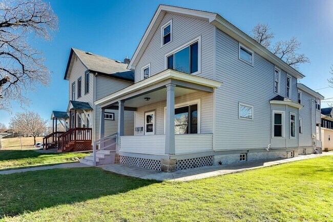 734 Sims Ave, Unit 2 in St. Paul, MN - Building Photo - Building Photo