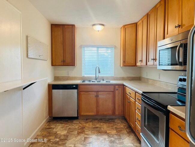 925 S Tropical Trail in Merritt Island, FL - Building Photo - Building Photo