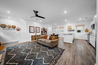 5924 S Congress Ave in Austin, TX - Building Photo - Building Photo