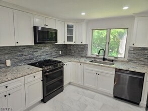 3462 Valley Rd in Bernards, NJ - Building Photo - Building Photo