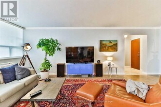 360 Ridelle Ave in Toronto, ON - Building Photo - Building Photo