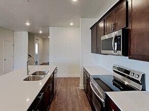 3371 S 2580 W in Syracuse, UT - Foto de edificio - Building Photo