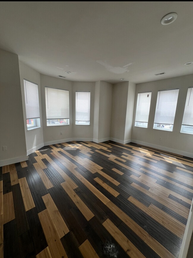 2633 W Allegheny Ave, Unit 2 in Philadelphia, PA - Building Photo - Building Photo