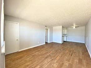 Ridgewood Village Apartments in Moore, OK - Building Photo - Building Photo