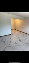 223 Anderson Ln, Unit G in Belleville, IL - Building Photo