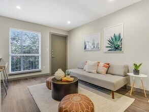 615 Upson St in Austin, TX - Building Photo - Building Photo