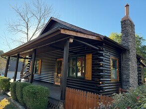 1011 Lake Shore Dr in Belmont, NC - Building Photo - Building Photo