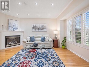 1 Pilgrim Pl in Brampton, ON - Building Photo - Building Photo