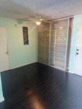 5460 White Oak Ave, Unit 212 in Encino, CA - Foto de edificio - Building Photo