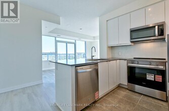 3270 Sheppard Ave E in Toronto, ON - Building Photo - Building Photo