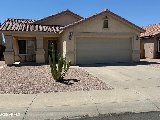 2307 E Winchester Pl