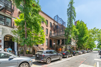 407 E 50th St in New York, NY - Building Photo - Building Photo