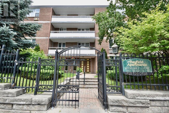 2 Grove St E in Barrie, ON - Building Photo - Building Photo