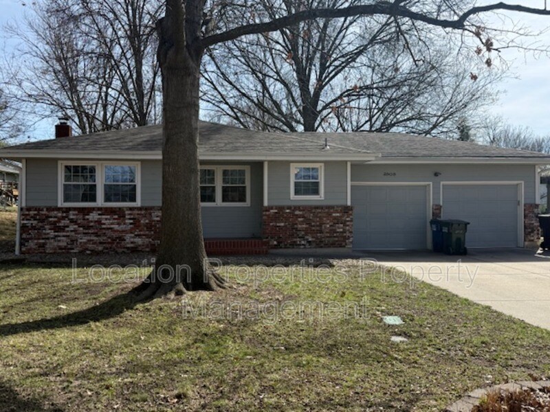 2909 Moccasin Dr in Lawrence, KS - Building Photo