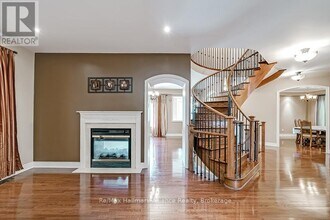 1527 Arrowhead Rd in Oakville, ON - Building Photo - Building Photo