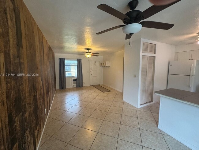 2241 Monroe St in Hollywood, FL - Building Photo - Building Photo