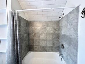 Adelaide St South - Lindsay in Kawartha Lakes, ON - Building Photo - Building Photo