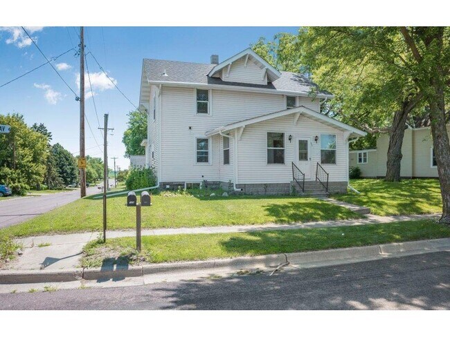 857 Bradley Ave in Gibbon, MN - Building Photo - Building Photo
