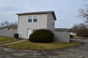 1215 Robbins Run Ct in Dayton, OH - Building Photo