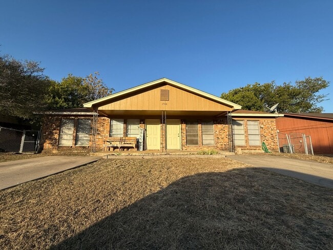 1506 Indian Trail