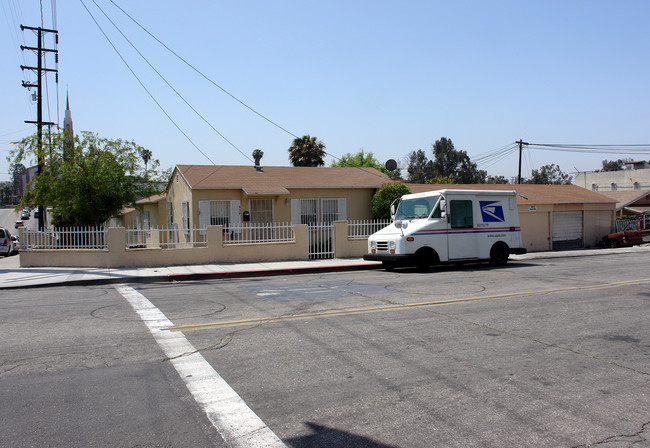 335 N Centinela Ave in Inglewood, CA - Building Photo - Building Photo