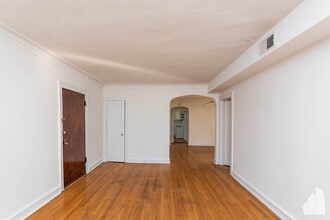 2654 W Ardmore Ave, Unit 54-2 in Chicago, IL - Building Photo - Building Photo