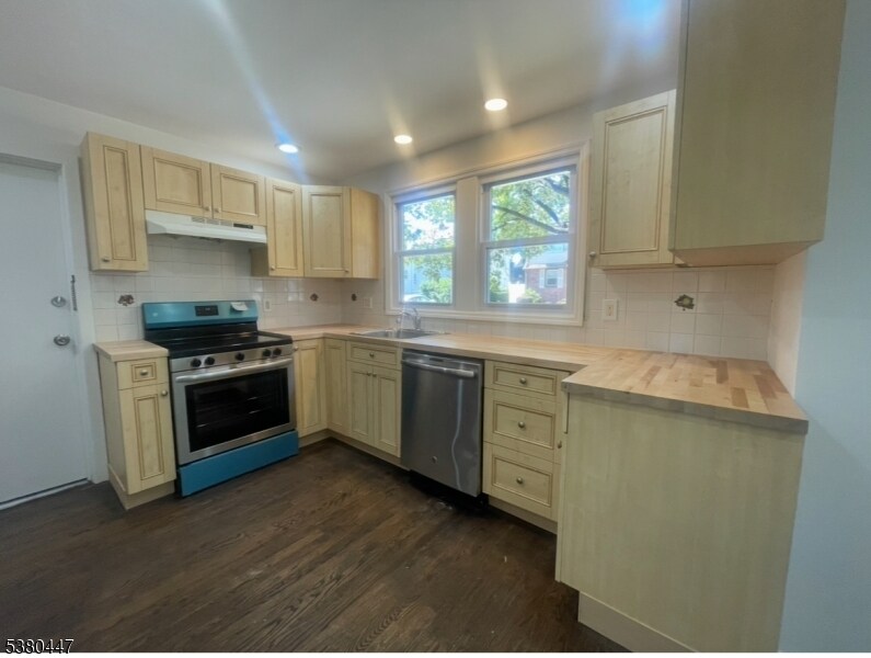 298 Farrant Terrace in Teaneck, NJ - Building Photo