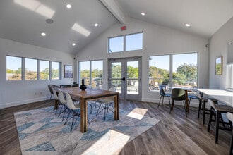 Copperline at Village Oaks in Austin, TX - Foto de edificio - Interior Photo