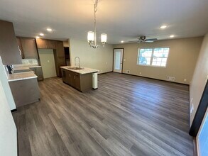 2213 Melanie Ln, Unit 2213 in Eau Claire, WI - Building Photo - Building Photo