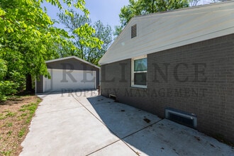 2450 Somerset St in Wichita, KS - Building Photo - Building Photo
