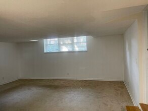 7 Lake Shore Ct, Unit #2B in Boston, MA - Building Photo - Building Photo