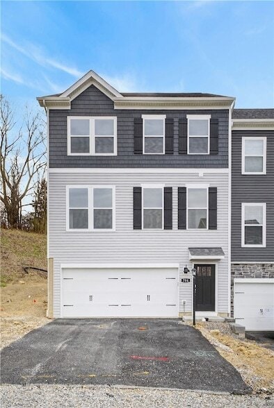 704 Olivia St in Crafton, PA - Building Photo - Building Photo