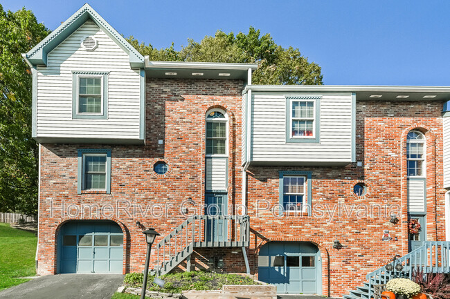 2301 Timberglen Dr in Imperial, PA - Foto de edificio - Building Photo