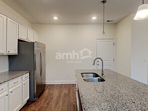 2001 Bennett Dr in Lebanon, TN - Foto de edificio - Building Photo