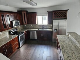 323 SW 11th St in Fort Lauderdale, FL - Building Photo