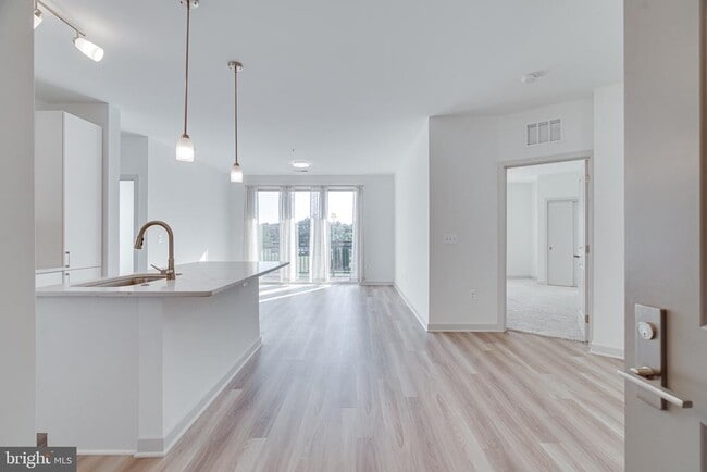 10755 Fairgrounds Dr in Fairfax, VA - Foto de edificio - Building Photo