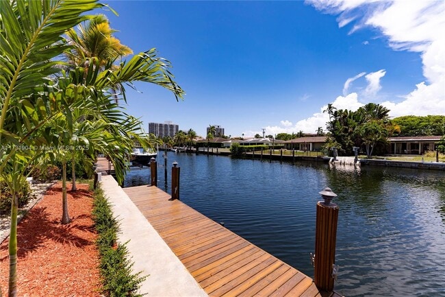 636 Hibiscus Dr in Hallandale Beach, FL - Building Photo - Building Photo