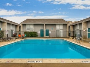Pinewoods Apartments in Arlington, TX - Building Photo - Building Photo