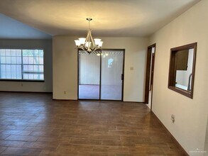 1105 Cardinal Ave in McAllen, TX - Building Photo - Building Photo