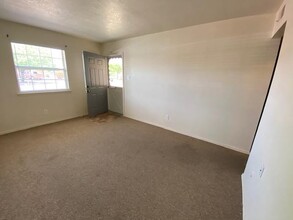 544 Montevista Dr NE in Los Lunas, NM - Building Photo - Building Photo