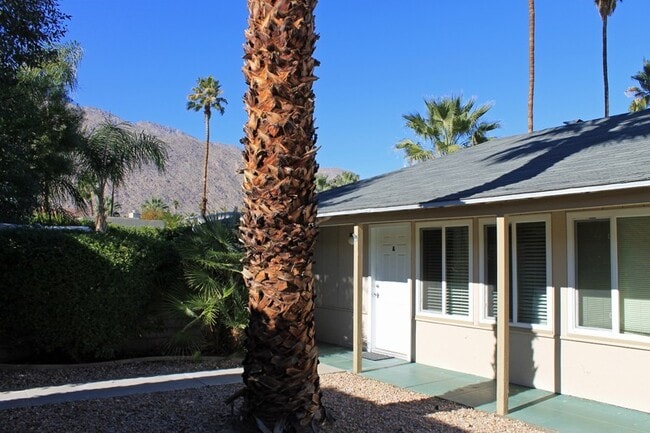 810 E Sunny Dunes Rd in Palm Springs, CA - Building Photo - Building Photo
