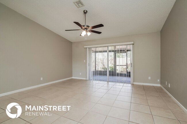15802 Key Grass Ln in Tice, FL - Foto de edificio - Building Photo