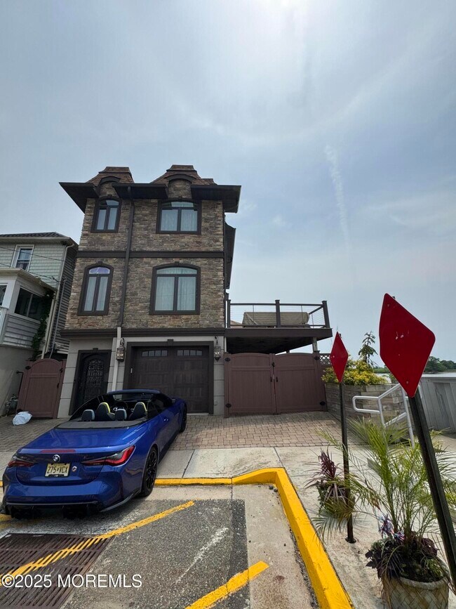 36 Beach St in Sea Bright, NJ - Building Photo - Building Photo
