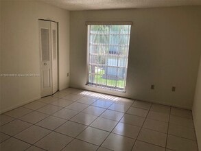 10808 N Kendall Dr in Miami, FL - Building Photo - Building Photo