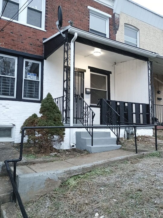 215 Hamilton Ave in Darby, PA - Building Photo