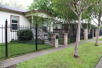 415 Kendall St in San Antonio, TX - Building Photo - Building Photo