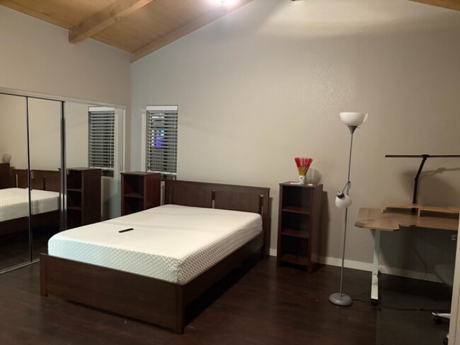 21372 Brookhurst St in Huntington Beach, CA - Building Photo - Building Photo