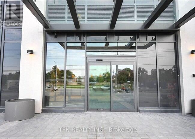 property at 204-1204 Burnhamthorpe Rd E