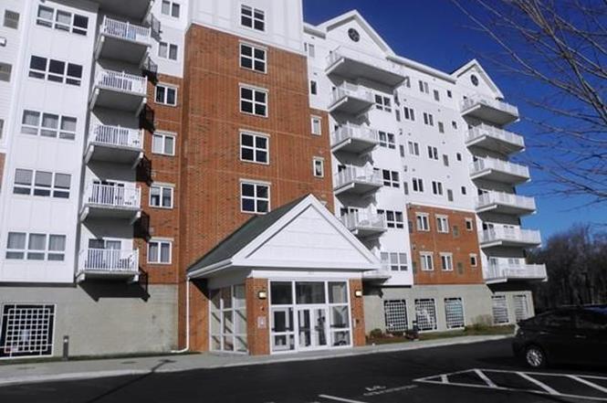 527 Pawtucket Blvd in Lowell, MA - Foto de edificio