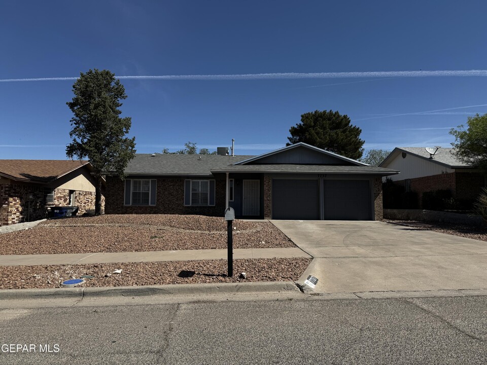 7737 Toltec Dr in El Paso, TX - Building Photo